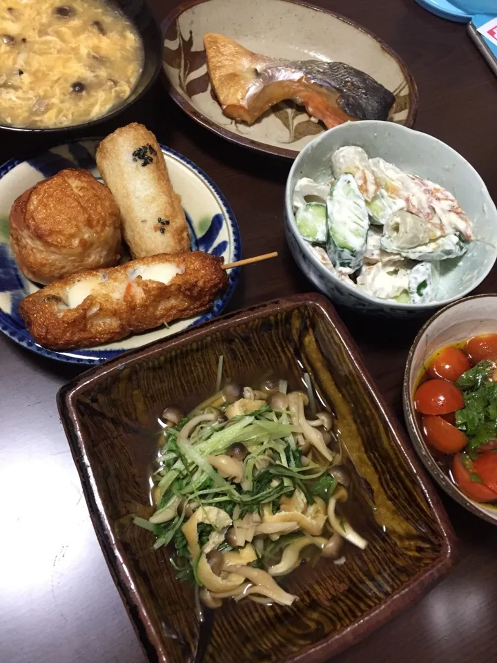 5月19日晩ご飯。錦市場で買った練り物達、鮭カマちゃん、水菜のたいたん、ちくきゅうの柚子胡椒マヨ、トマトマリネ、中華スープ。|あやさん