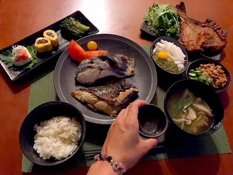 Today's Dinner🍴前菜･ｶﾚｲの唐揚げ(お惣菜)･目鯛の塩焼き&梅酒煮･白飯･長芋,めかぶ･納豆,ｵｸﾗ･しめじのお味噌汁|🌈Ami🍻さん