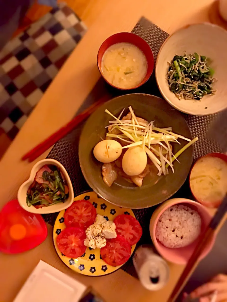 豚の角煮風🥚🐷ネギチャーシュー🍥ほうれんそうのおひたし🌿玉ねぎのみそしる🍚納豆|なちゃんさん