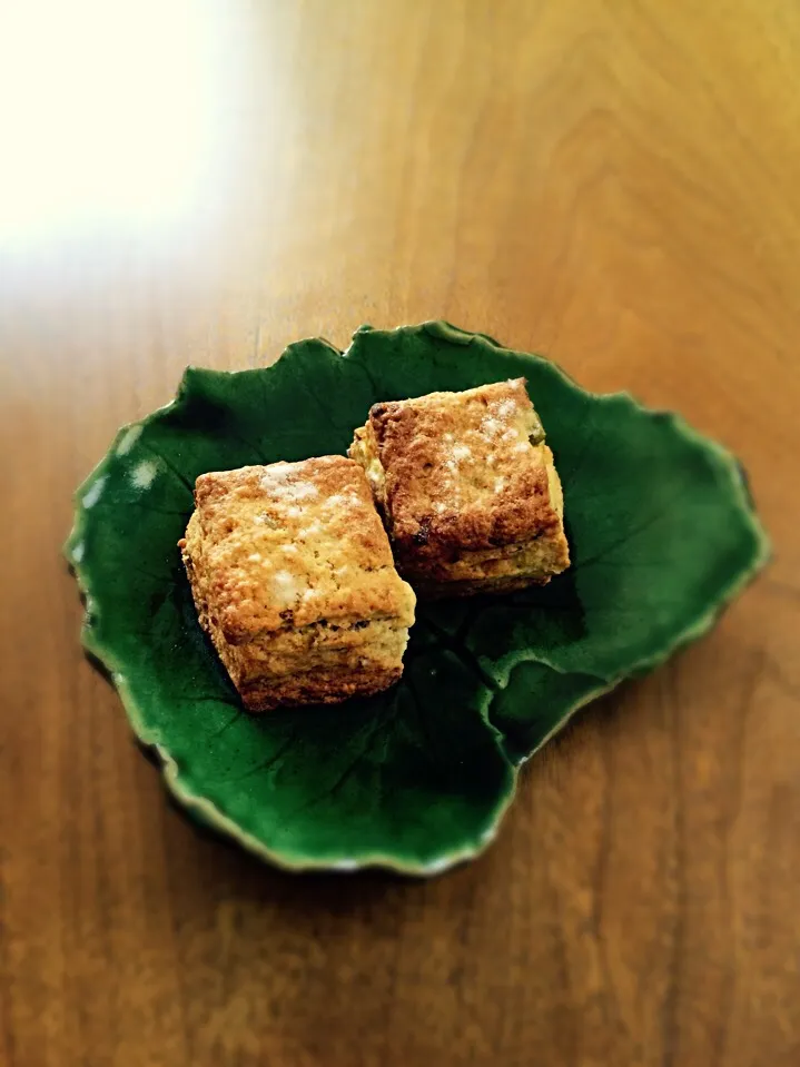 Snapdishの料理写真:カルーア抹茶と甘納豆のスコーン|Natsuさん