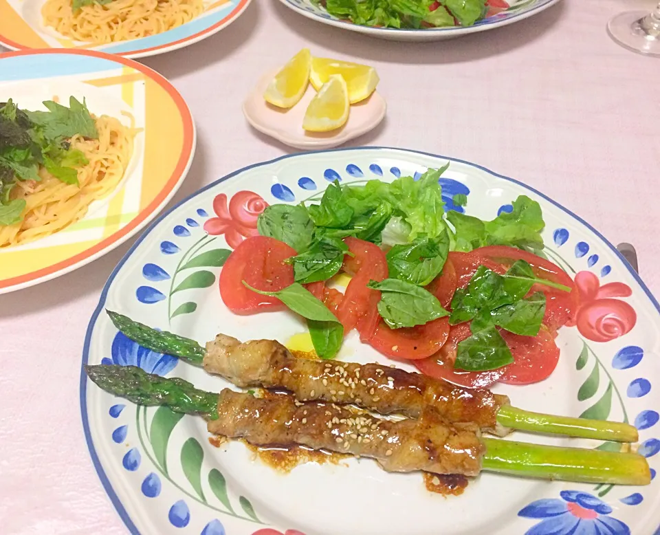 Snapdishの料理写真:明太子パスタ🍝と、アスパラガスの肉巻き🥓|ナタママさん