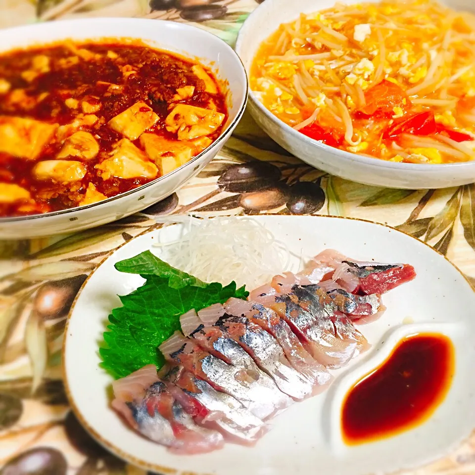 鯵のお刺身、麻婆豆腐、モヤシとトマトの炒め物|かぉりさん