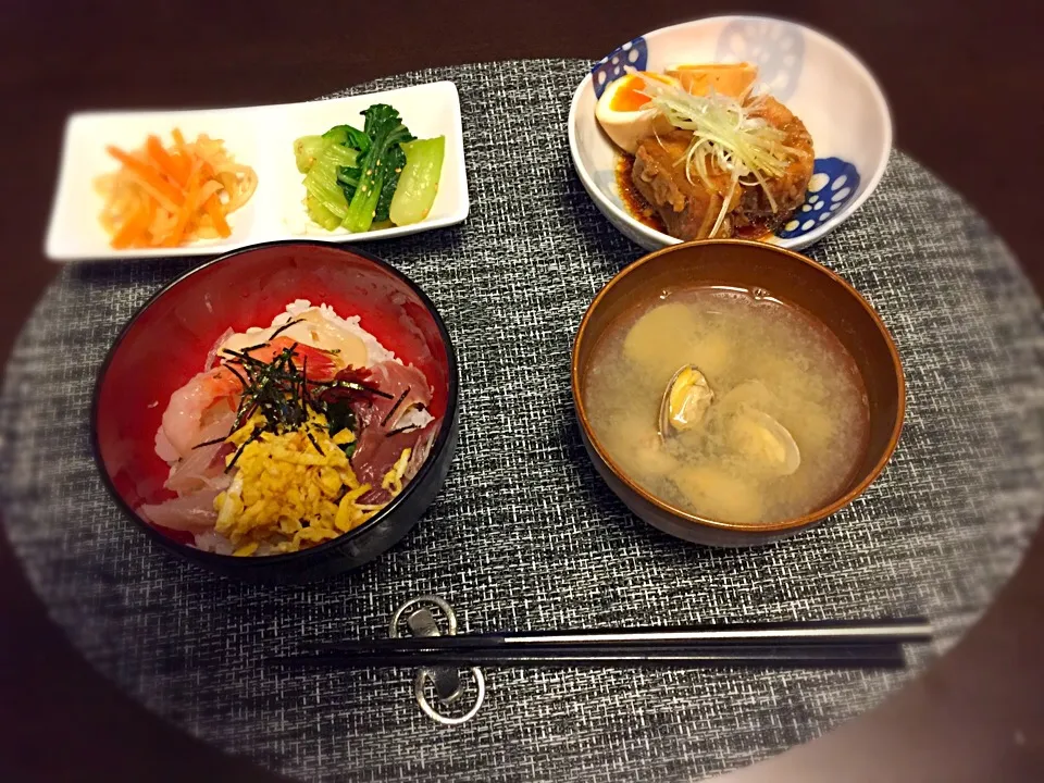 海鮮丼とトロトロ角煮✨✨

#海鮮丼 
#あさりの味噌汁 
#角煮味玉 
#切干し大根 #青梗菜のおひたし|maenanaさん