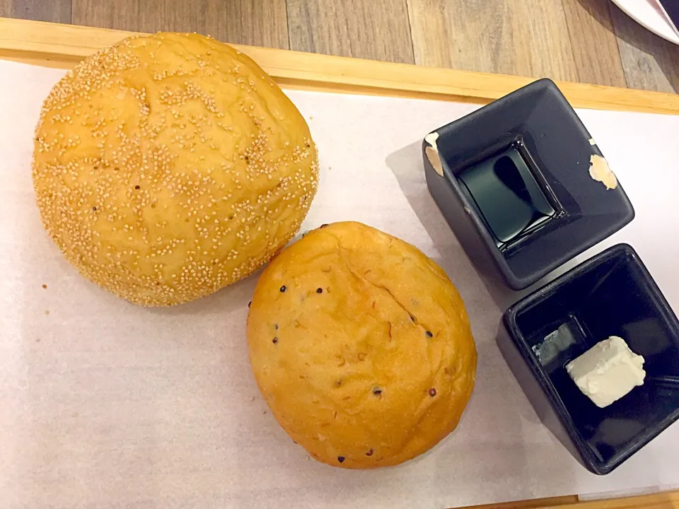 Soft poppy seeds bun & quinoa bread|Sky Blueさん