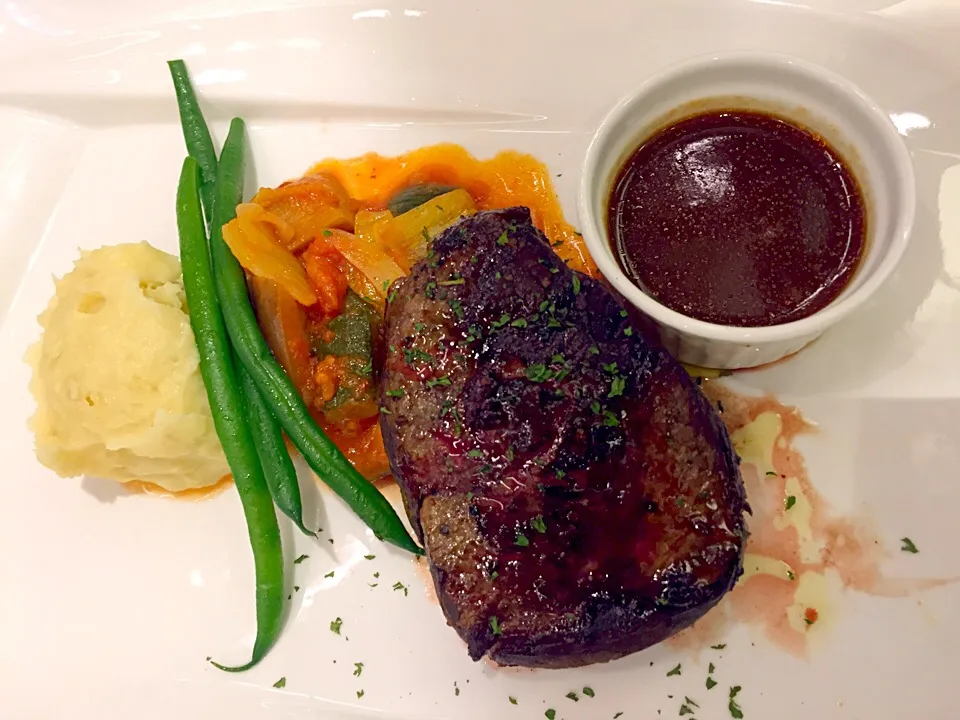 Pan fried New Zealand beef tenderloin|Sky Blueさん