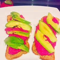 Snapdishの料理写真:Beetroot hummus with avocado on toast|🍓Jolejo🍓さん