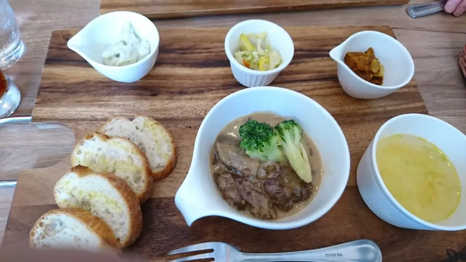 『吉祥寺で久々お姉さま方とlunch会 牛ほほ肉のクリーム煮』|seri-chanさん