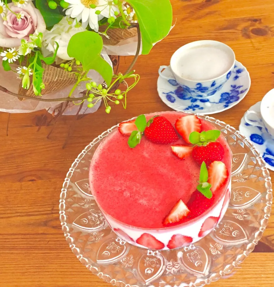 Snapdishの料理写真:イチゴのヨーグルトムース🍓|カタツムリさん