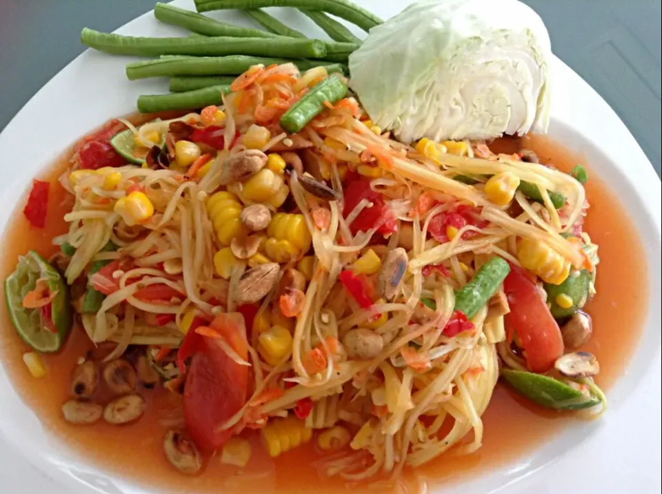 Authentic Somtum (Thai green papaya salad)
 #somtum #papaya salad #Thai cuisine|Jorge Bernal Márquezさん