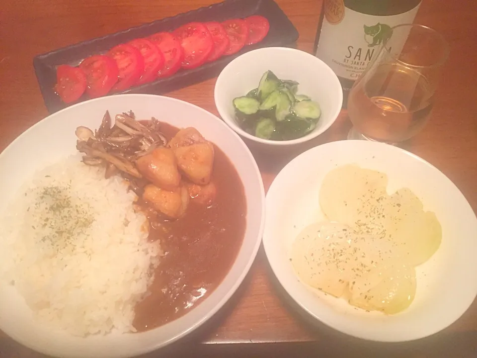 舞茸とぼんじりカレー＊蒸し新玉ねぎ＊冷やしトマト＊塩麹きゅうり(^^)|basilさん