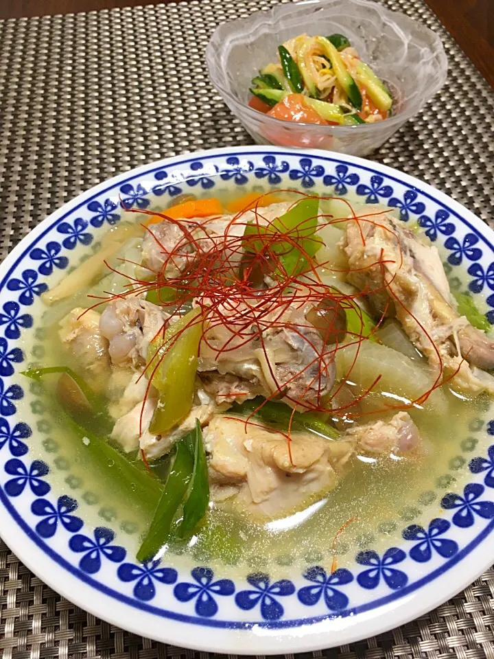 手羽元で参鶏湯風
モヤシとキュウリとトマトのキムチナムル|みっきーさん