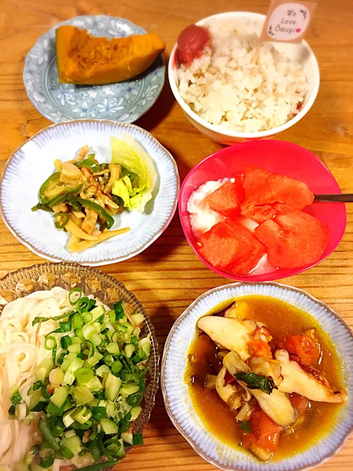 素麺（きゅうり🥒、シソ、ミョウガ、生姜、ネギのみじん切り）、トマト🍅とタコのガーリック炒め。カボチャ、青椒肉絲の残り。スイカとヨーグルト。|pepiさん