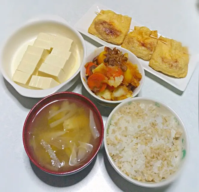 Snapdishの料理写真:油揚げチーズ納豆入り
煮物
豆腐
ネギの味噌汁|時雨さん