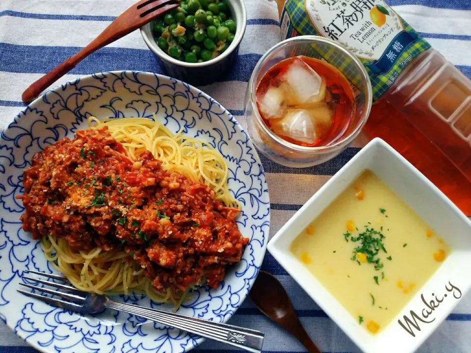 Snapdishの料理写真:みったんのイタリアンおかずの素🍅でミートソーススパゲッティー🍝で紅茶の時間🕕|真希さん