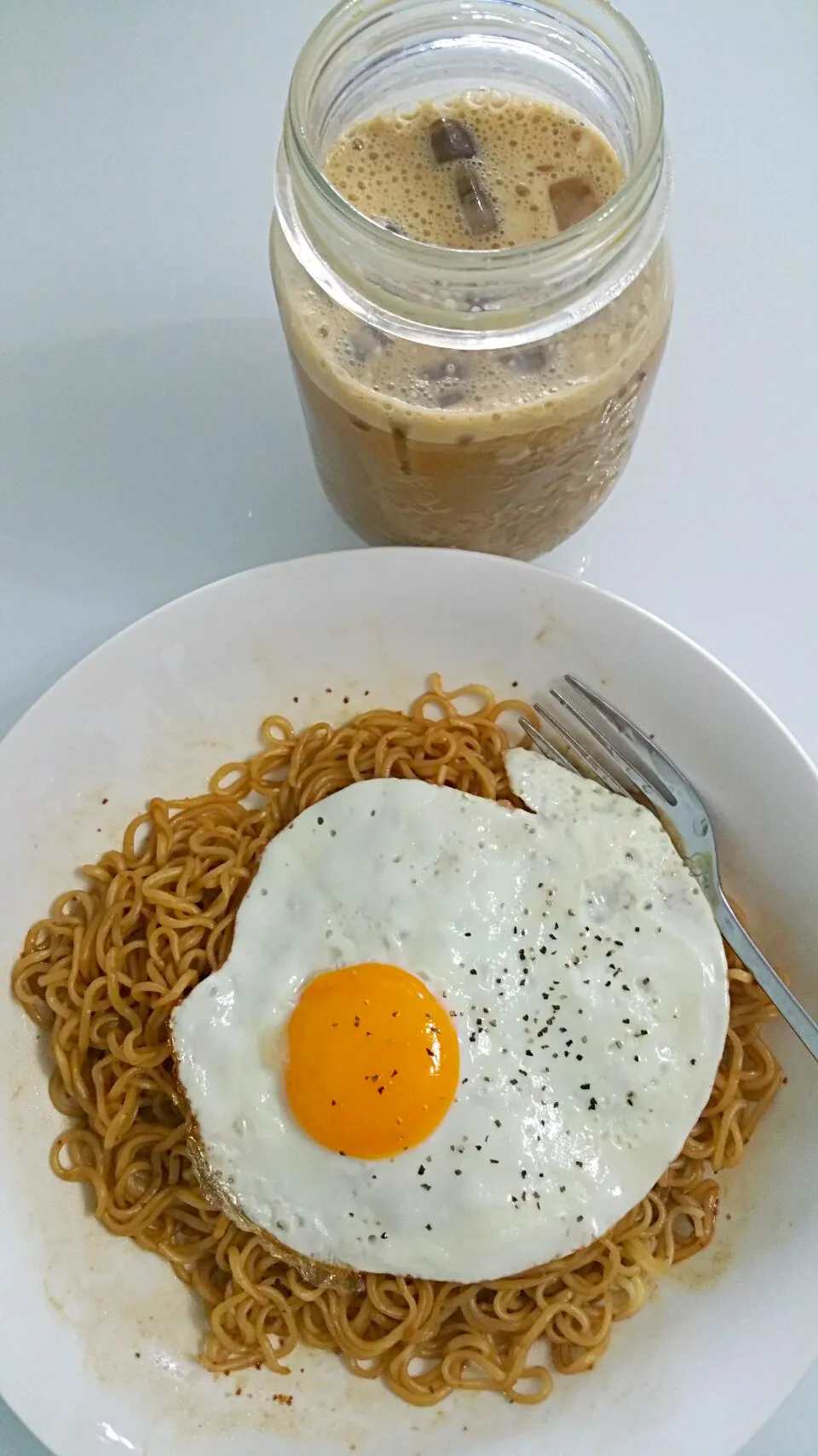 Instant Ramen & Instant 3 in 1 Owl  Iced Coffee shake in mason jar😍|🌷lynnlicious🌷さん