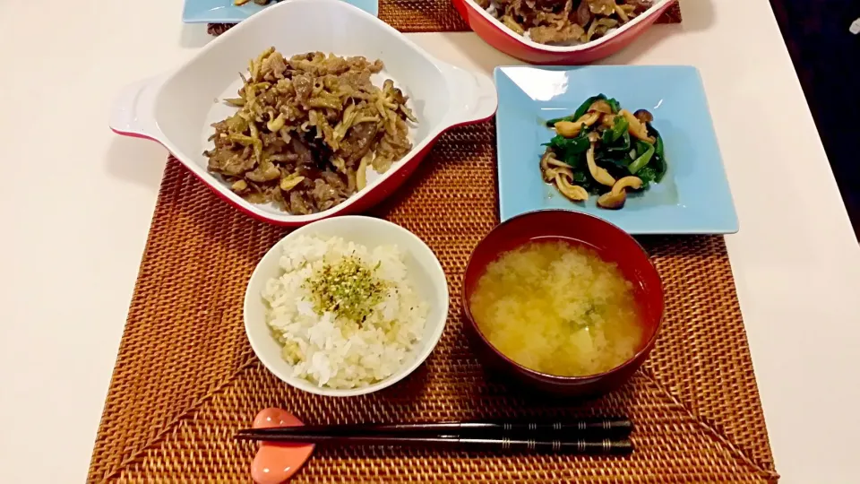 Snapdishの料理写真:今日の夕食　牛肉とごぼうの味噌炒め、にらの中華風和え物、玄米、じゃがいもとわかめの味噌汁|pinknari🐰🌈さん