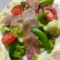 Snapdishの料理写真:生ハムサラダ|mineさん