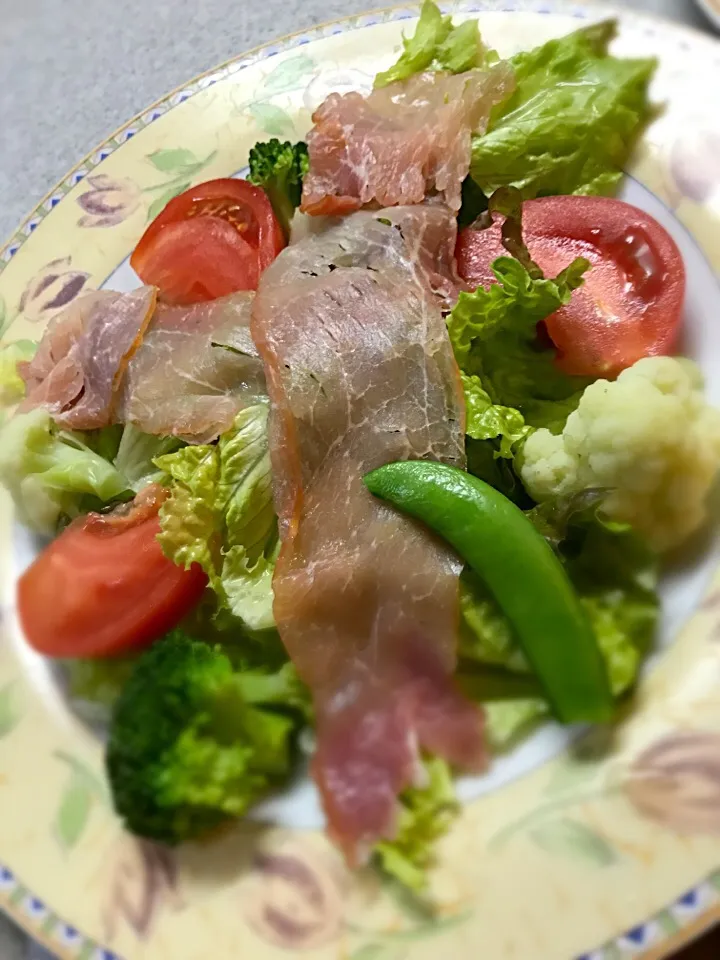 Snapdishの料理写真:生ハムサラダ|mineさん