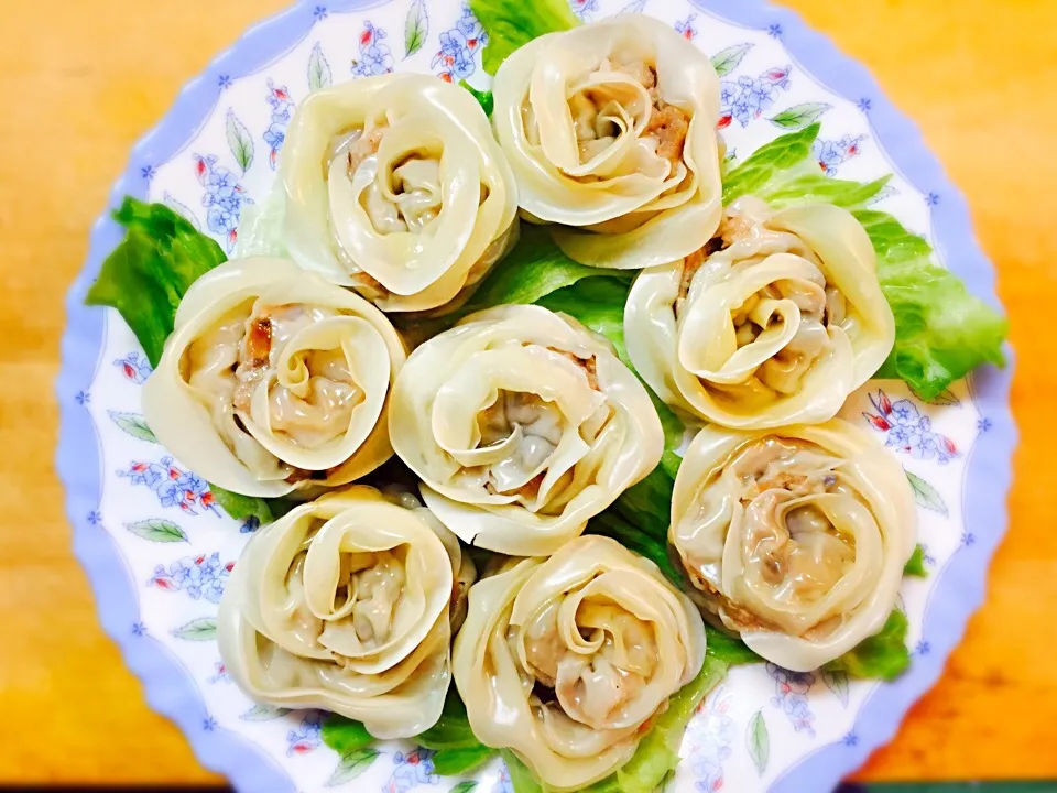 ＊母の日薔薇シュウマイ#餃子の皮#えび#豚ひき肉#しいたけ#玉ねぎ|ゆ(*U*)さん