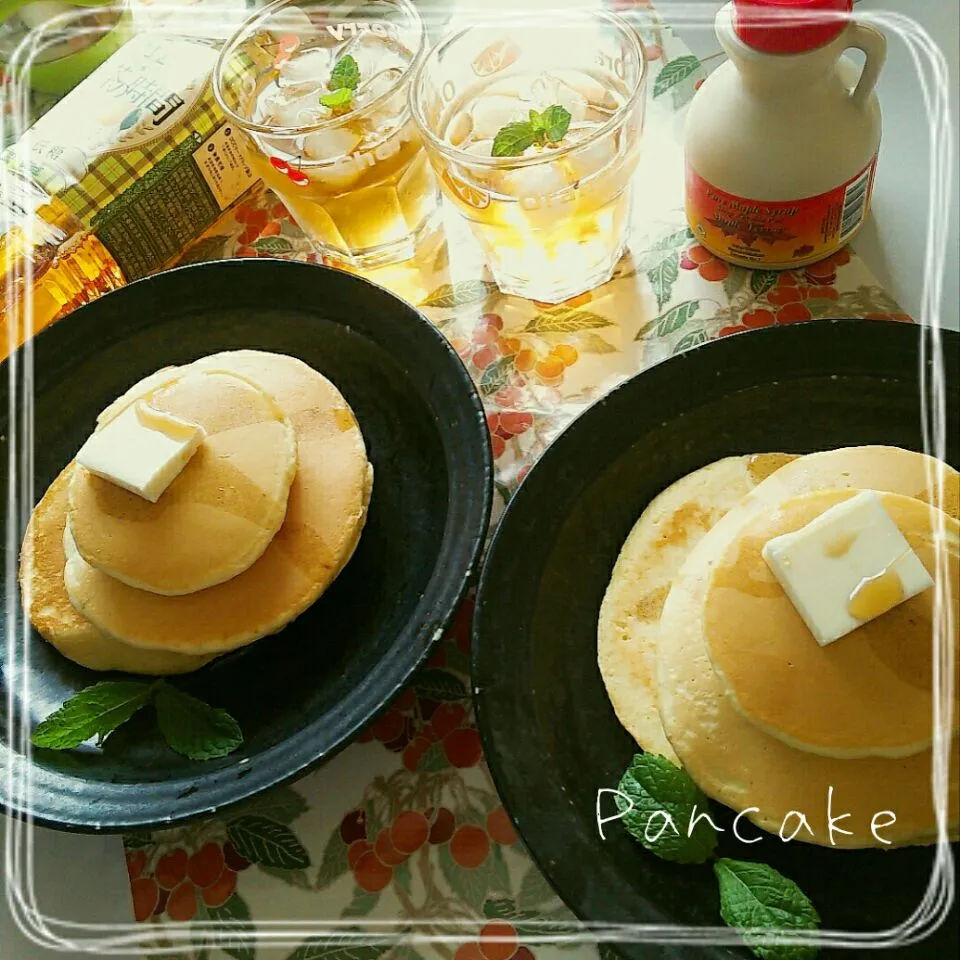 Snapdishの料理写真:ホットケーキとレモンティー🍋|めぐチー🌿さん