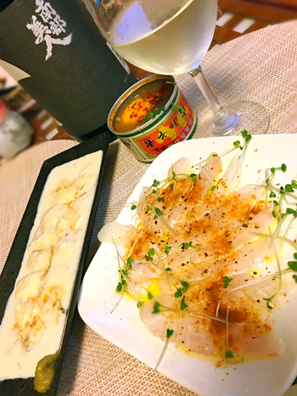 日本酒チョイ飲み カルパッチョ ＆ 湯葉刺し ＆ 鶏皮みそ煮 #チョイ飲み #味噌パウダー #湯葉刺し #缶つま #カルパッチョ #南部美人|たつやん。さん