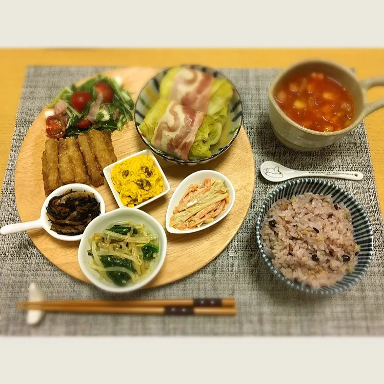 Snapdishの料理写真:今日の晩御飯🍴#ロールキャベツ#ミネストローネ#ひじきの煮物#カボチャサラダ#もやしほうれん草ナムル#にんじんごぼうサラダ#大根フライド#水菜サラダ#十六穀米|erikaさん