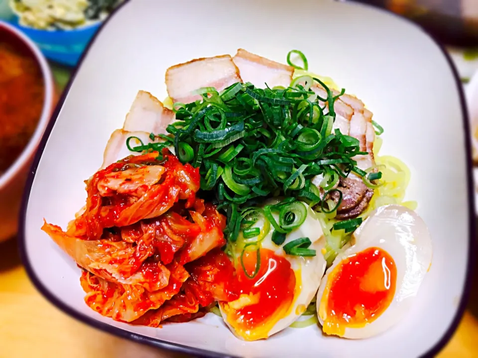 冷しつけ担々麺〜自家製叉焼と煮卵、キムチ添え〜|あいあいさん