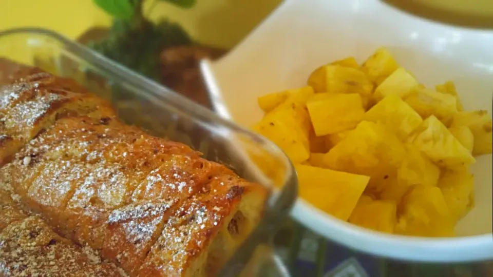 French toast casserole and pineapple|Jiraphon Gさん