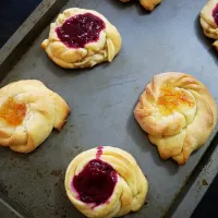 Snapdishの料理写真:Rosella (hibiscus) Danishes #danish #breakfast #rosella #sweets #pastry #bread|Amby Cakesさん