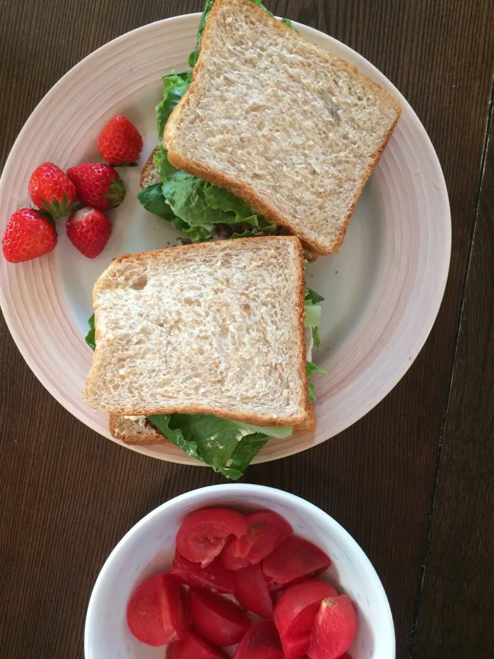 12種類の穀物入りパン🍞のサンドイッチ🥗野菜たっぷり🔅|カレーパンさん