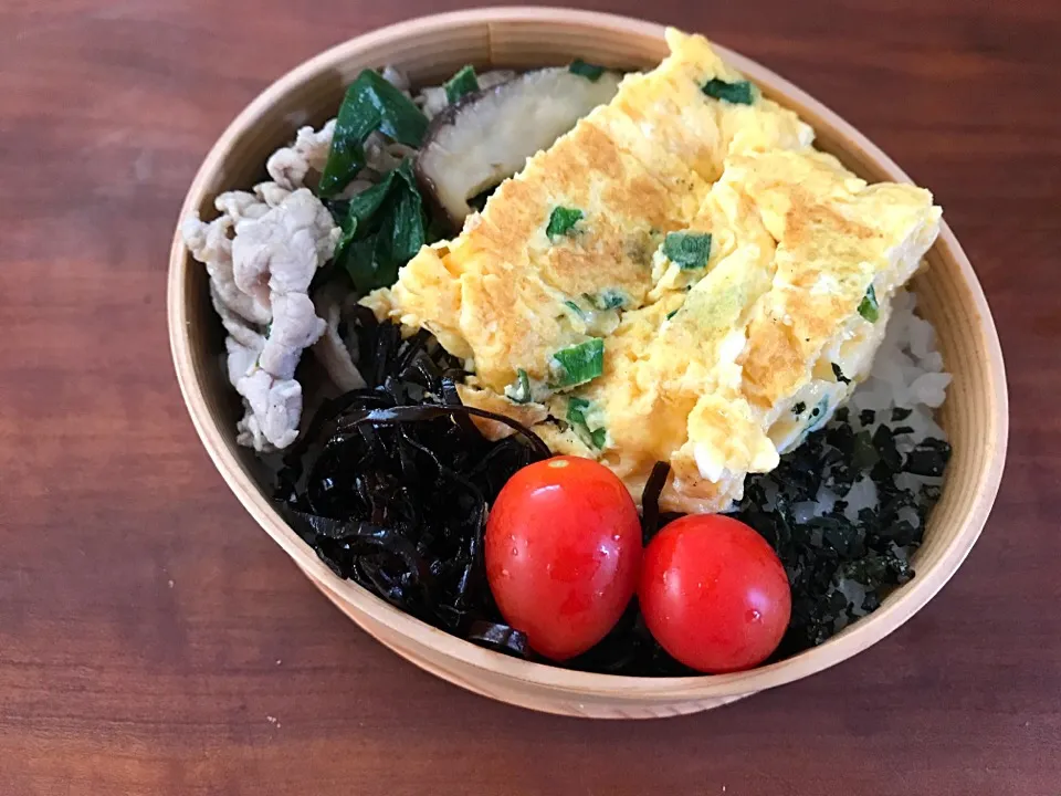 自分弁当。娘にまた卵焼き作ってもらった( ¨̮ )|mmmd_lさん