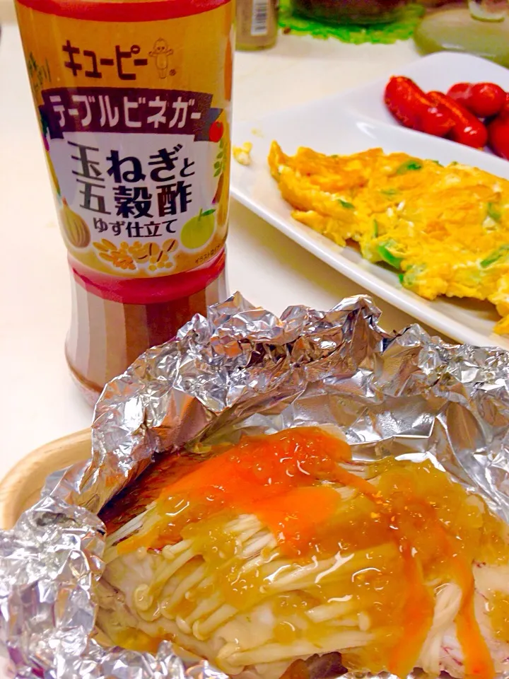 蒸した鯛さんにキユーピーテーブルビネガー玉ねぎと五穀酢かけただけ🍴|しのてらさん