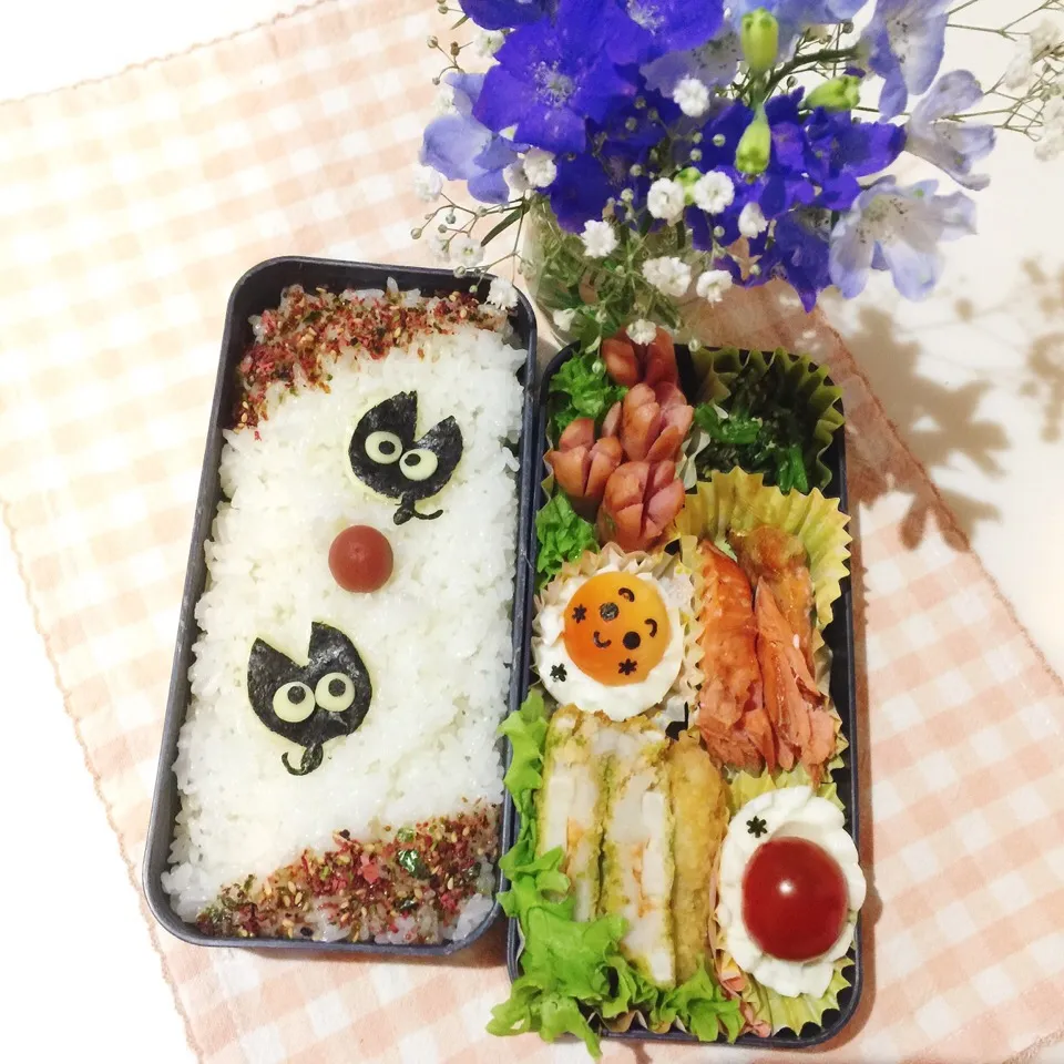 5/22❤︎主人のお弁当❤︎黒ねこさん
昨日の振替でお休みなのですが、私が1日お仕事なので自宅でお弁当です(^^;;|Makinsさん