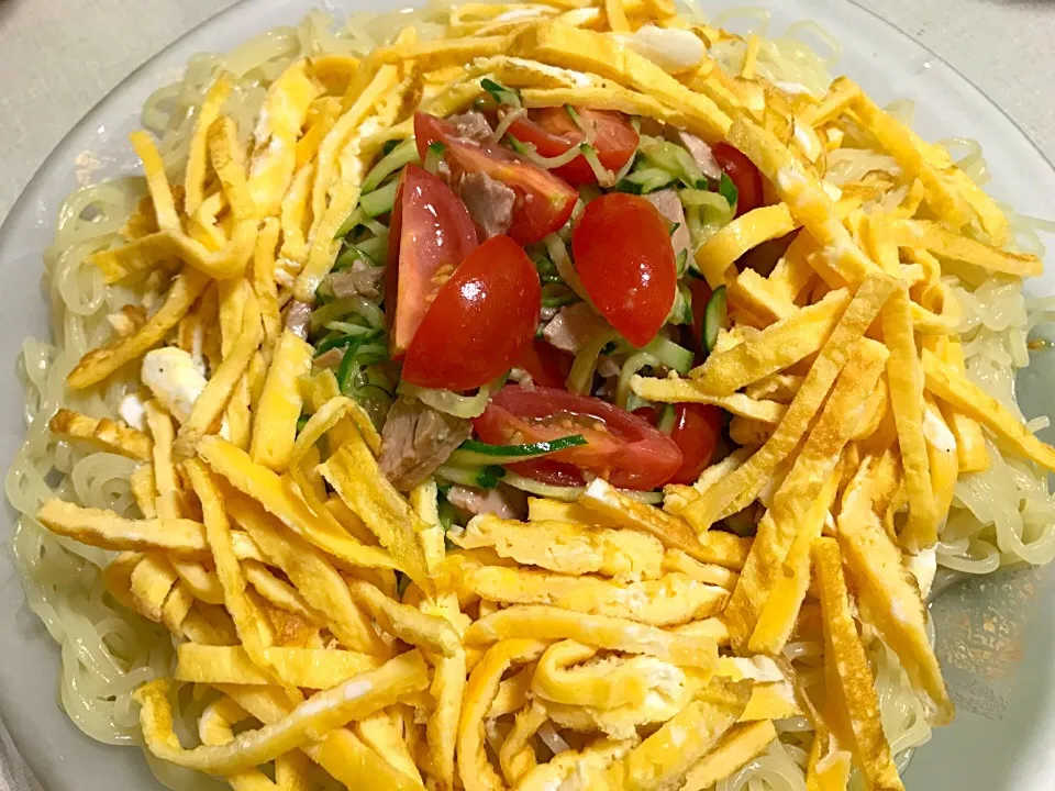 日曜は暑かったね！
気が早いけど冷し中華😊
錦糸卵というよりは千切り卵ね😅|tabyさん