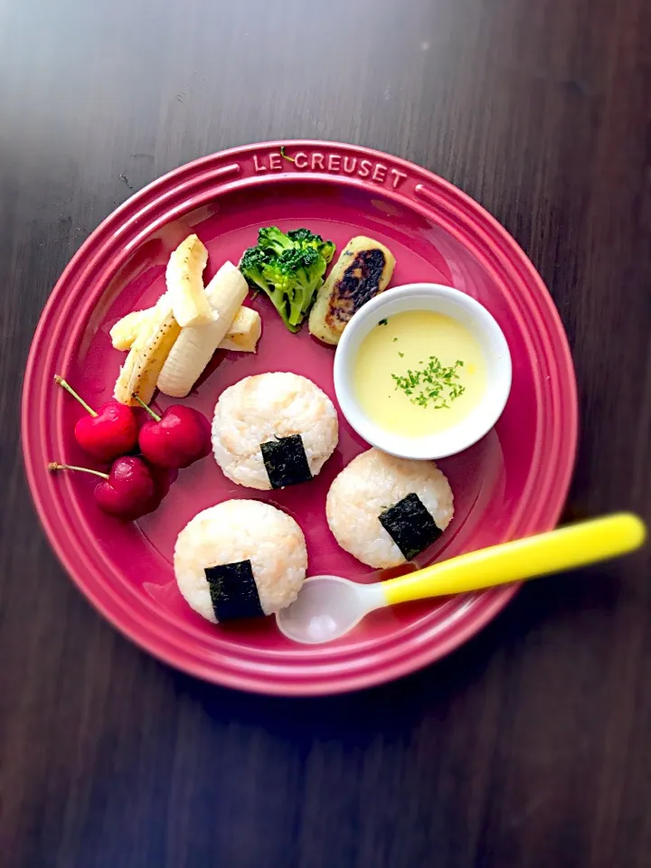 5/22❁息子離乳食 朝ごはん
ツナマヨおにぎり🍙
コーンクリームスープ
さつまいもごまおやき🍠
ブロッコリー
バナナ🍌
アメリカンチェリー🍒|つんさん