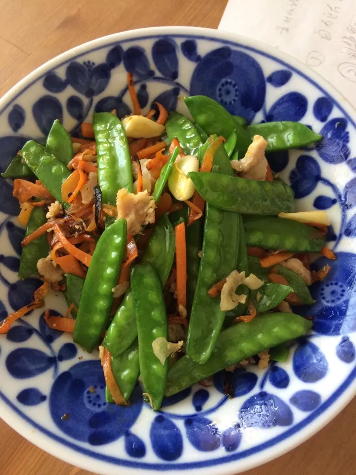 絹さやと人参🥕、豚肉の炒め物|ハイさん