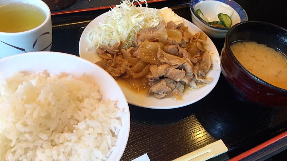 生姜焼き定食を頂きました。|momongatomoさん