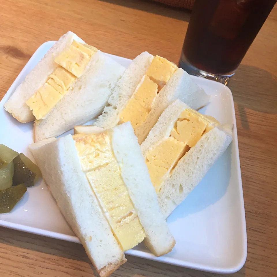 Snapdishの料理写真:ペリカンのパンのたまごサンド|hirolynさん