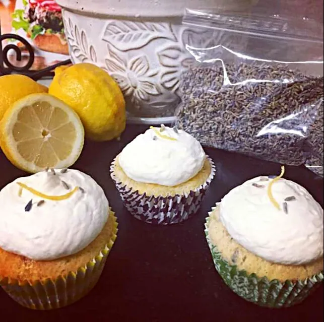 lemon lavender cupcakes|CHUENCHAIさん