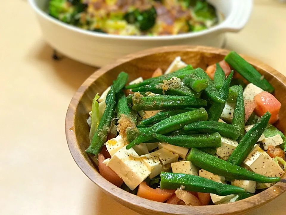 オクラと菜の花胡麻和えにトマト豆腐ロメインレタスサラダ えごま油と塩コショウ酢味|マハロ菊池さん