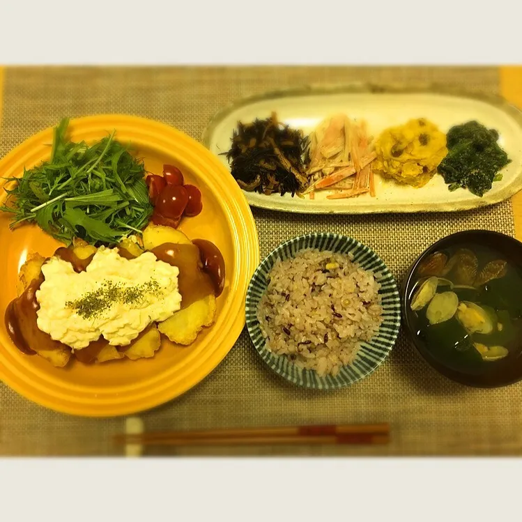 今日の晩御飯🍴
#チキン南蛮#アサリとワカメのお吸い物#常備菜4種#十六穀米|erikaさん