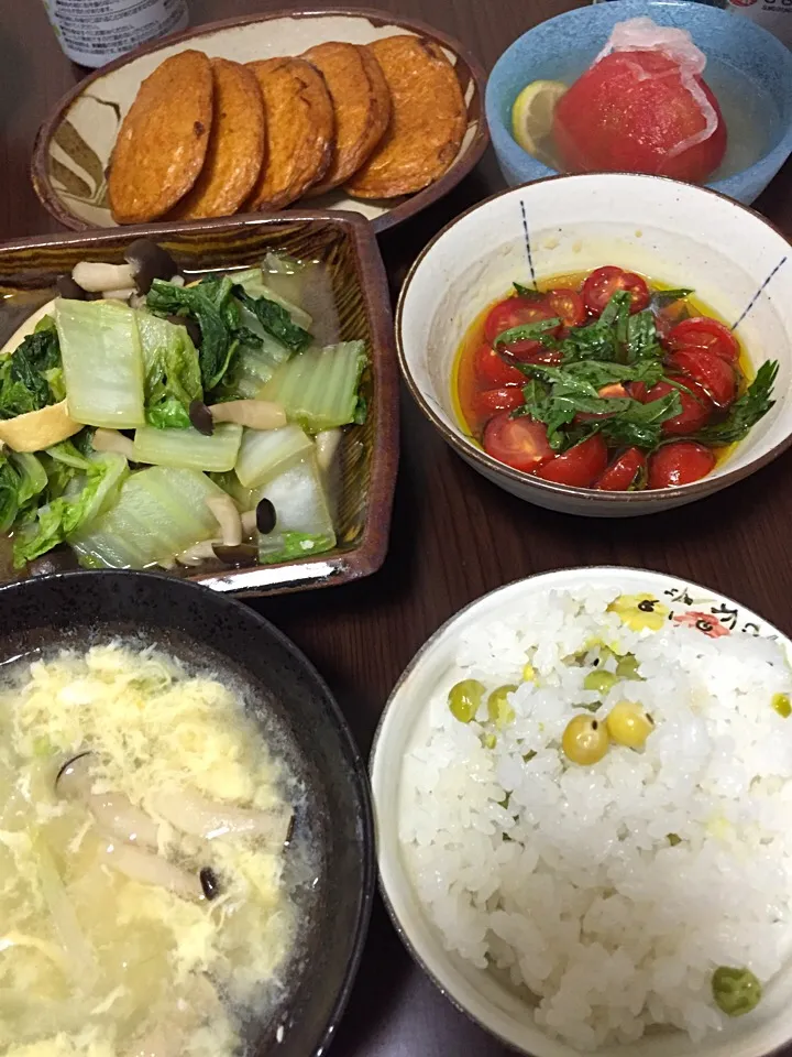 5月22日晩ご飯。豆ご飯、白菜煮、トマトマリネ、岩津ねぎ揚げかまぼこ、トマトレモン漬物、えんどう豆のスープ。|あやさん