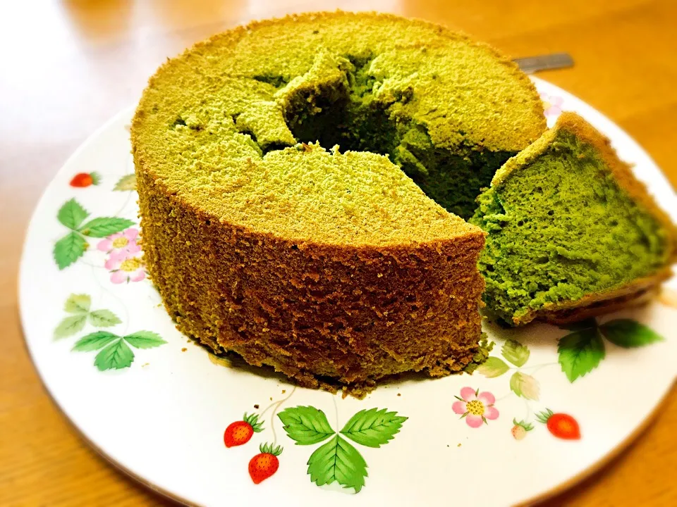 Snapdishの料理写真:抹茶シフォンケーキ🍀抹茶カルーア入り|えいぽんさん