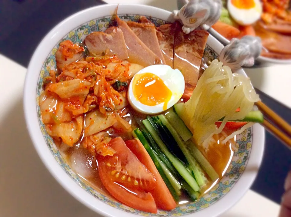 昨日は 辛〜い テグタン麺
今日は 冷た〜い 冷麺|Takeshi  Nagakiさん