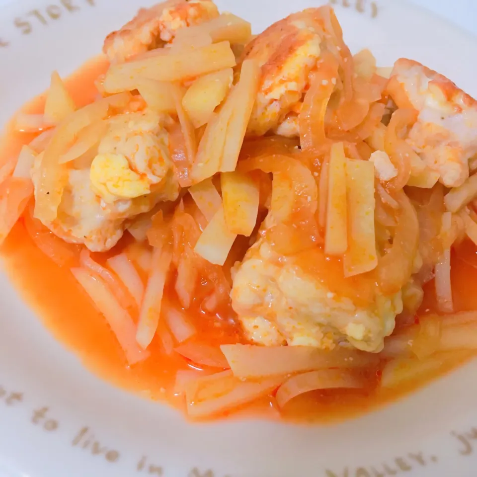 Cheese meat balls with potatoes and onions in tomato sauce|Yukiさん