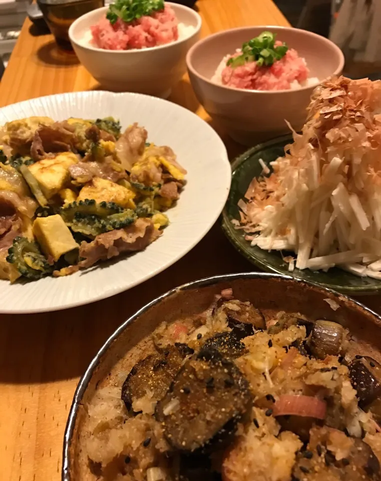 Snapdishの料理写真:なすと茗荷のピリ辛おろし和え
ゴーヤチャンプル
山芋ポン酢
ネギトロ丼|mapleさん