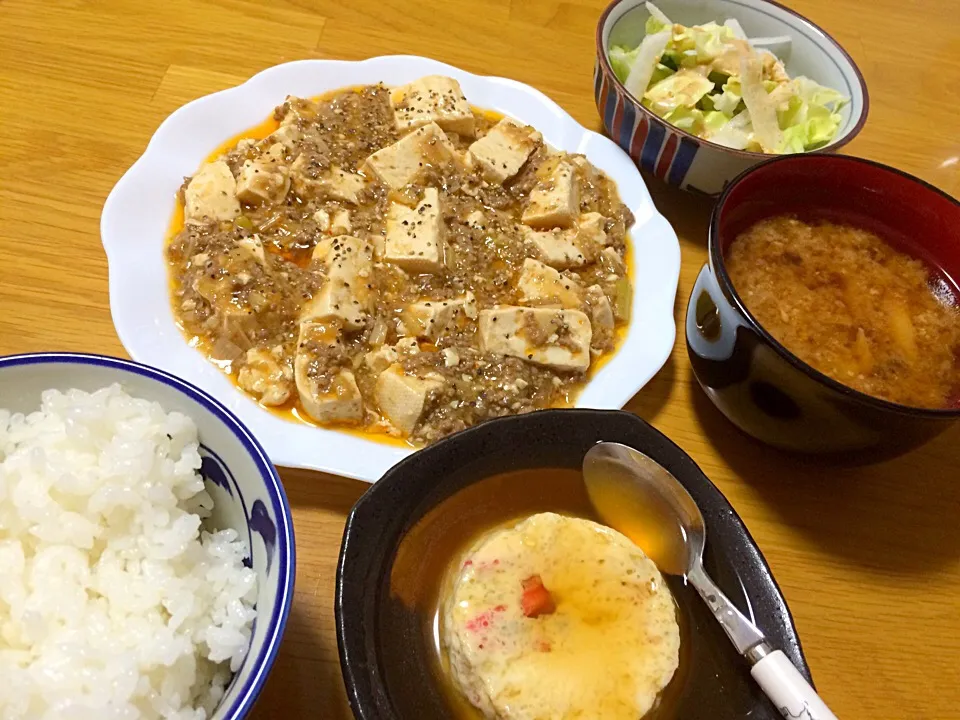 Snapdishの料理写真:夕飯🌛麻婆豆腐、茶碗蒸し風の冷やしかに玉、サラダ、味噌汁|いちごさん