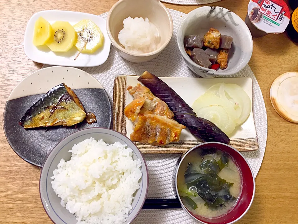 和食晩御飯
鯖煮・鶏もも肉と新玉ねぎなすのオーブン焼き|2493さん