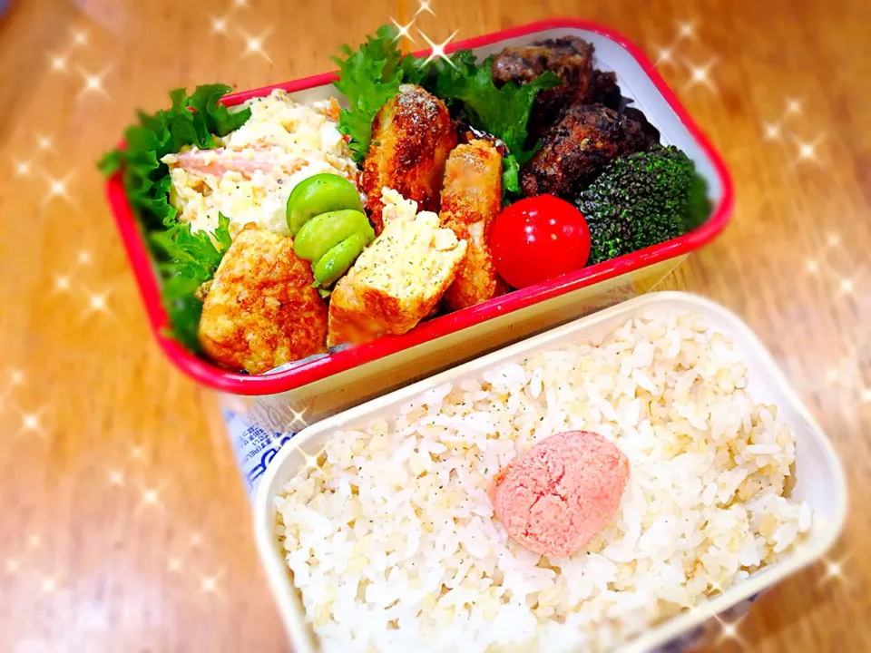 Snapdishの料理写真:娘のお弁当。ひじき入りハンバーグ、たまごやき、たらこごはん、長芋フライ、ポテサラ。|泡子さんさん