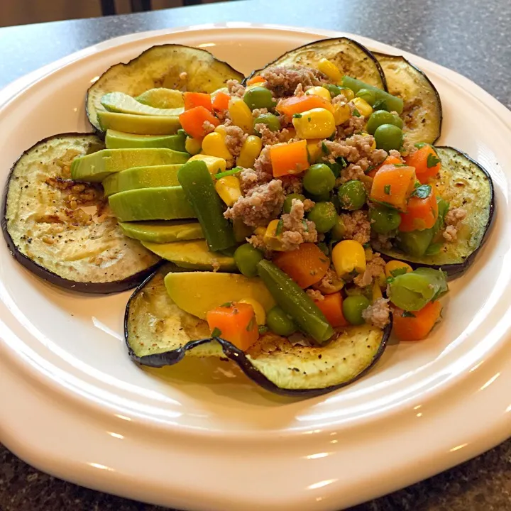 Grilled eggplant, ground beef and veggies, parsley, avocado 🥑|FitMomDoc19さん